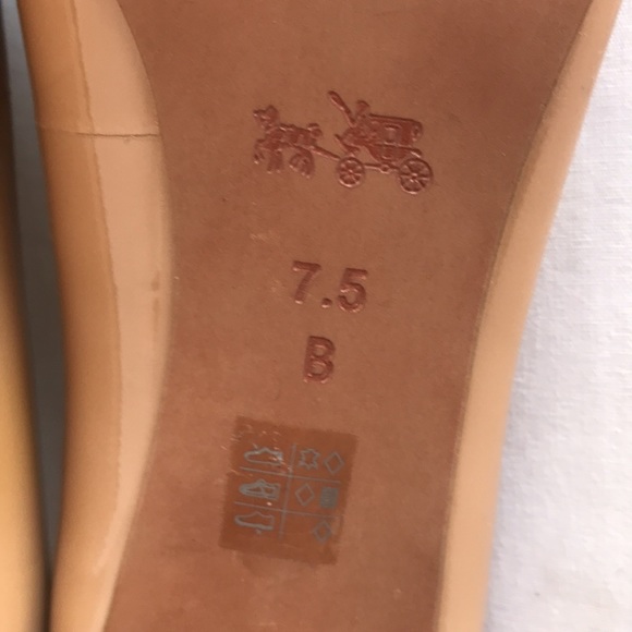 Coach New York black and tan pointy toe heels with gold nameplate, size 7.5 B - Picture 8 of 8